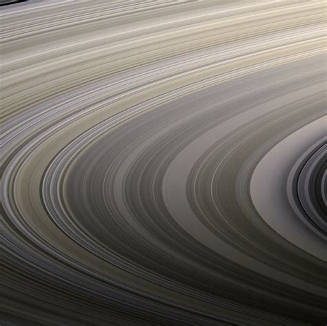 Image: The colors in Saturn's rings