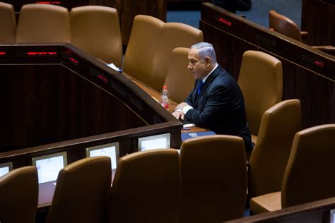 Netanyahu negotiating plea deal in corruption trial