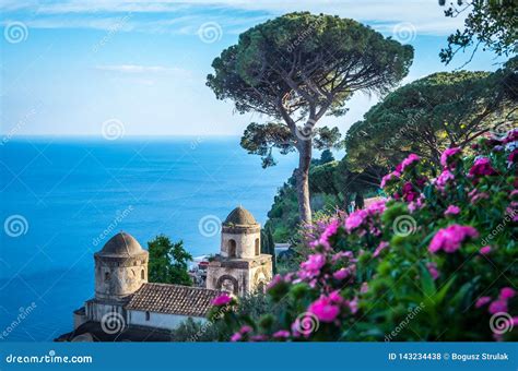 Sightseeing Villa Rufolo and it`s Gardens in Ravello Mountaintop ...