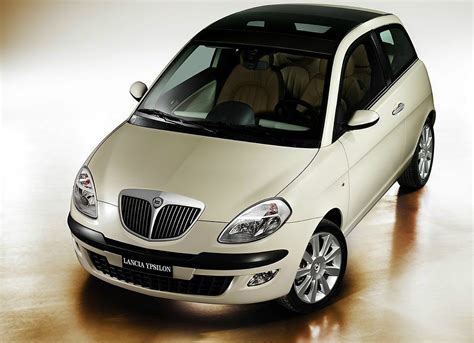 LANCIA YPSILON - Review and photos