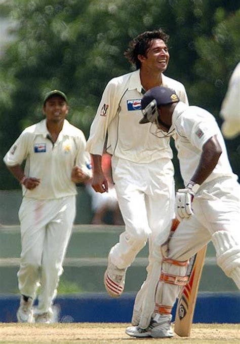 Mohammad Asif celebrates bowling Sanath Jayasuriya | ESPNcricinfo.com