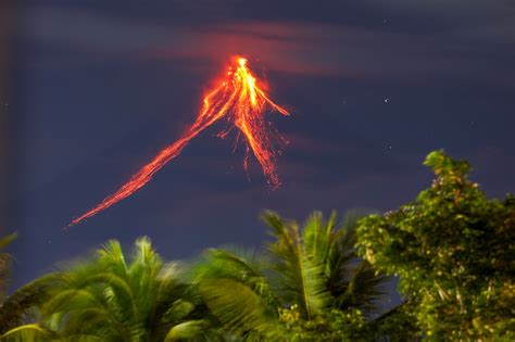 Albay governor seeks mayors' coordination on Mayon evacuation | ABS-CBN News