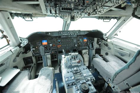 Cockpit empty of Boeing E-4b | المرسال