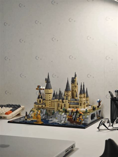 I would like to customize the Hogwarts Castle and Grounds display case ...