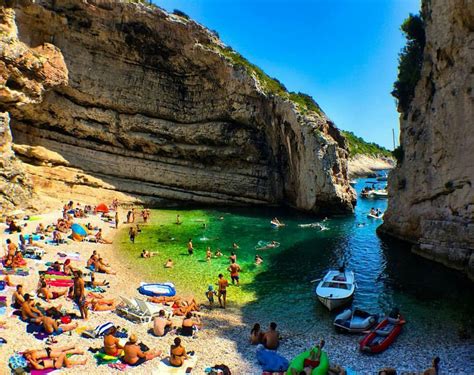 Stiniva beach and bay, Vis island - CroatiaSpots