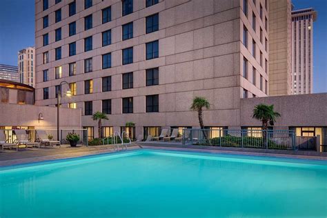 Hilton New Orleans Riverside Pool Pictures & Reviews - Tripadvisor