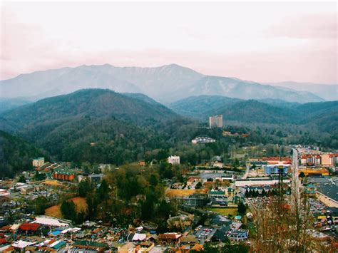 5 Fun Things to Do in Gatlinburg - MobileBrochure - Smoky Mountains