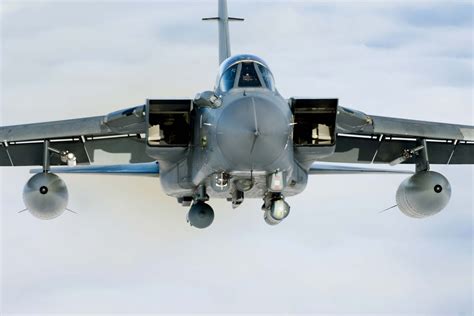 RAF GR4 Tornado head-on, 2007 [3600x2400] : r/MilitaryPorn