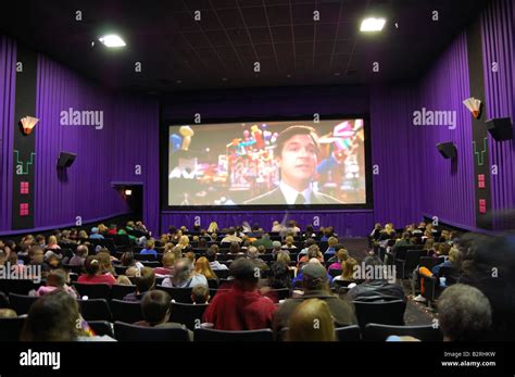 Movie theater screen hi-res stock photography and images - Alamy