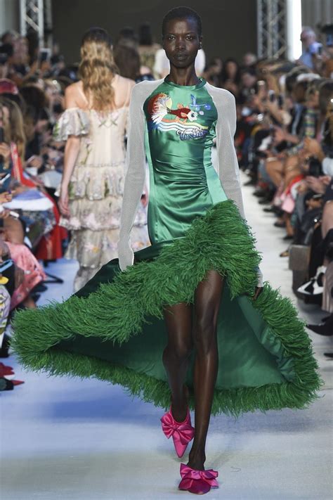 See the complete Vivetta Spring 2018 Ready-to-Wear collection. | Moda, Inspiración moda, Desfiles