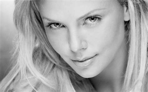 Charlize Theron Full HD Wallpaper and Hintergrund | 2880x1800 | ID:7602