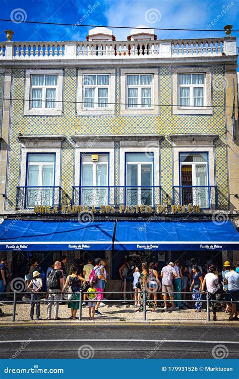 Crowds of Visitors Outside the Pasteis De Belem Bakery and Cafe in ...