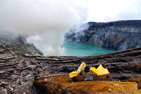 Kawah Ijen Facts - IJEN CRATER, IJEN BLUE FIRE, IJEN TOUR