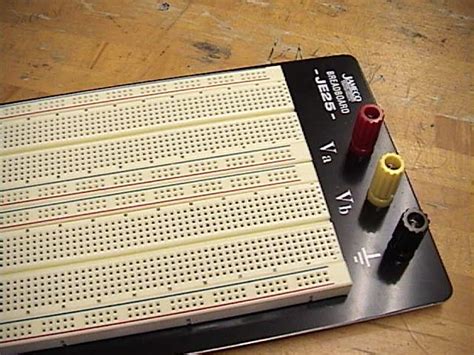 223 Physics Lab: The RC Circuit