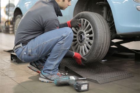 A Beginner's Guide to Learn How to Fix Cars