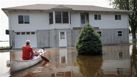 Even as Floods Worsen With Climate Change, Fewer People Insure Against Disaster - The New York Times