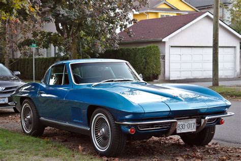 Old Parked Cars Vancouver: 1967 Chevrolet Corvette Stingray