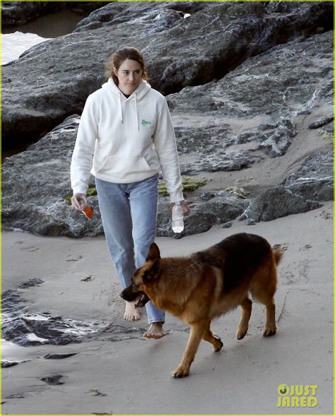 Shailene Woodley & Aaron Rodgers Cuddle Their Dog at the Beach in Cute ...