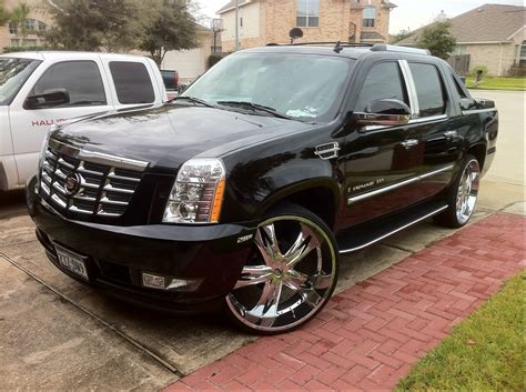 2009 Cadillac Escalade EXT - Information and photos - MOMENTcar