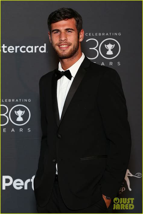 Photo: karen khachanov looks like liam hemsworth 03 | Photo 4138963 ...