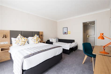 HOLIDAY INN FARNBOROUGH, AN IHG HOTEL $127 ($̶1̶5̶2̶) - Updated 2022 Prices & Reviews - England