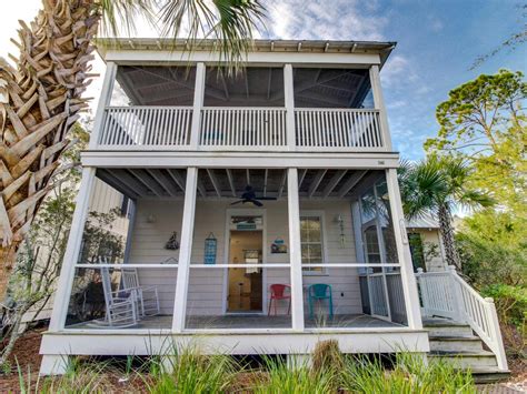 Cabin with a Shared Pool and Hot Tub in Port St. Joe, Florida