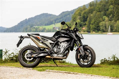 2020 KTM 890 Duke R Review - Cycle News