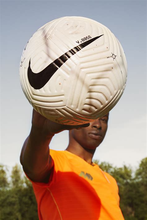 Nike Flight Ball, the football of the future