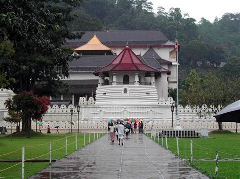 the Temple of the Tooth sri lanka - pretravels.com