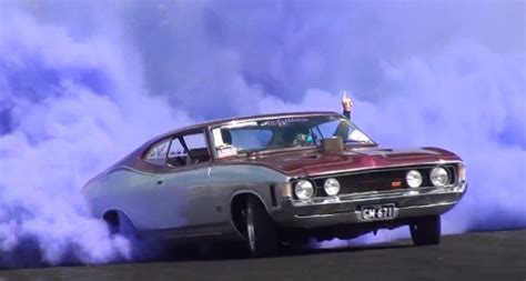 Ford Falcon V8 Coupe Does Purple Smoke Burnout [Video] - autoevolution