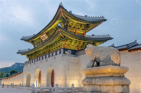 Gyeongbokgung palace at night in Seoul, South Korea 853193 Stock Photo at Vecteezy