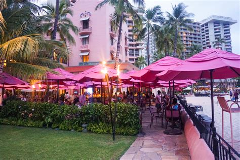 Mai Tai Bar at The Royal Hawaiian Hotel - LAURALOHA TRAVEL