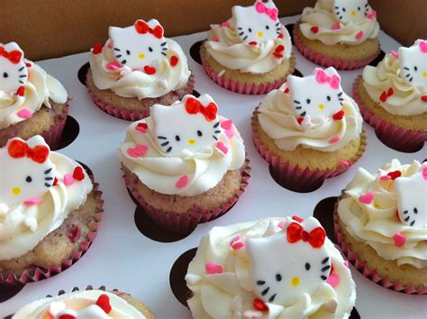 Naked Cupcakes: Hello Kitty Cupcakes II