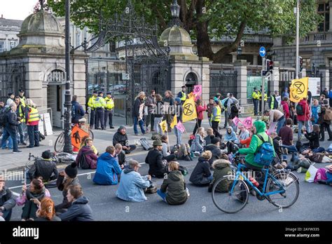 Environmental protest hi-res stock photography and images - Alamy