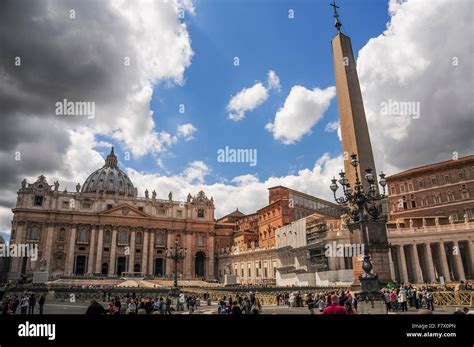 St. Peter's Square, Vatican Stock Photo - Alamy