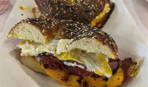 Why Meshugana Deli's Bagels Are the Breakfast of Champions 🥯🌟 - Meshugana