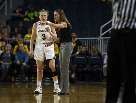 Michigan, MSU move up in AP Top 25 women’s basketball rankings - mlive.com