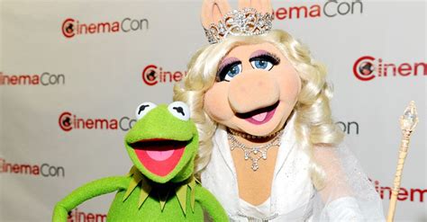 Kermit the Frog & Miss Piggy Announce Breakup Prior to 'The Muppet's' Release