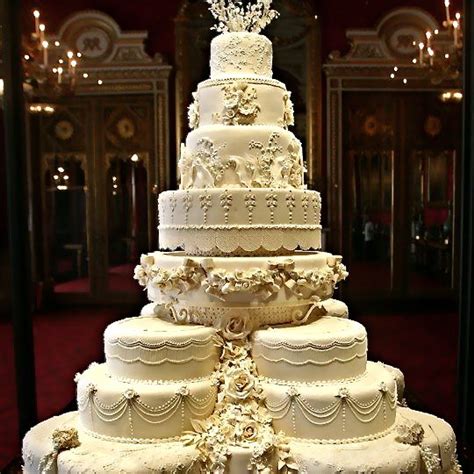 Huge Cake! | Crazy Cakes | Pinterest | Cake, Wedding cake cupcakes and Crazy cakes