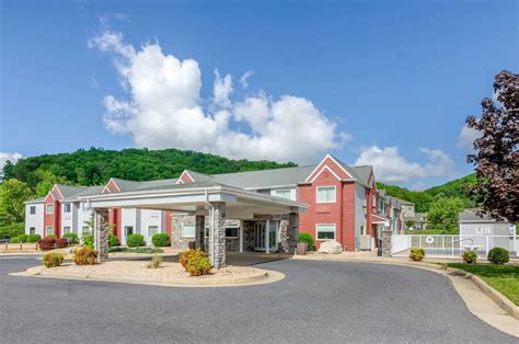 Quality Inn & Suites Staunton, Virginia, US - Reservations.com