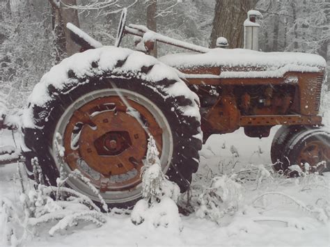 Tractor in the Snow by KyogreMaster on DeviantArt