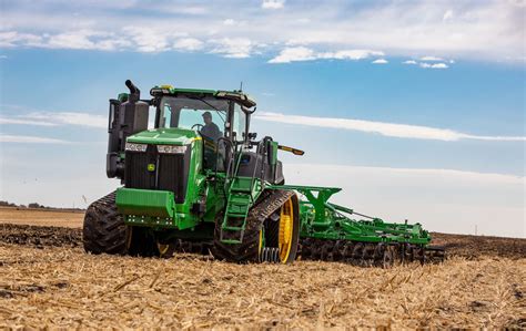 Updates announced for Deere 7 to 9 series tractors - High Plains Journal