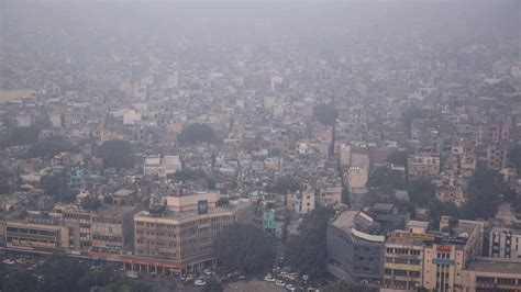 Delhi: Air quality drops to emergency level, schools shut till Nov 5