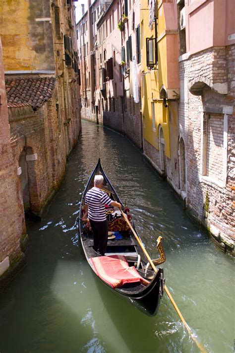 Ride a Gondola in Venice, Italy | 100+ Things to Do Before You Die ...