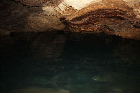 Nil Diya Pokuna Cave - Karandagolla, Ella, Sri Lanka - Lovidhu