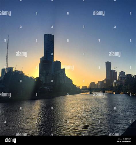 Melbourne skyline silhouette Stock Photo - Alamy