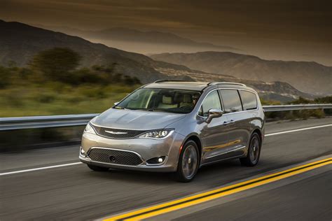 Report: Electric Chrysler Pacifica to debut at 2017 CES