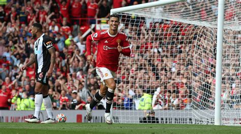 Cristiano Ronaldo goal: Man United star scores two in debut (VIDEO) - Sports Illustrated