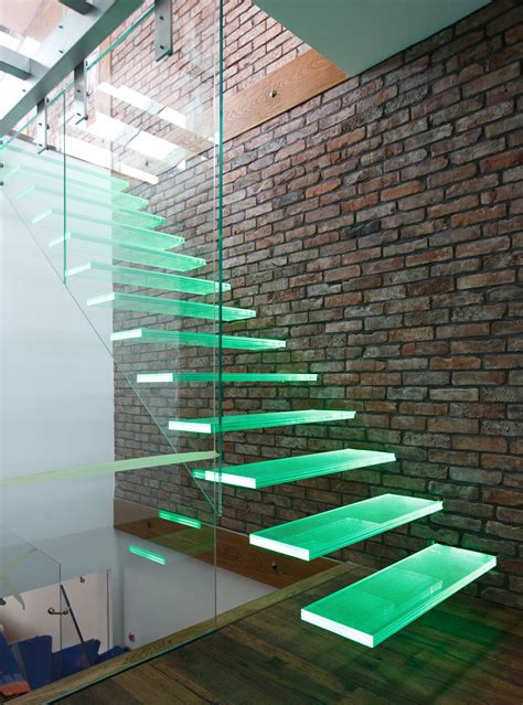 Glass Floating Stairs | ProTenders