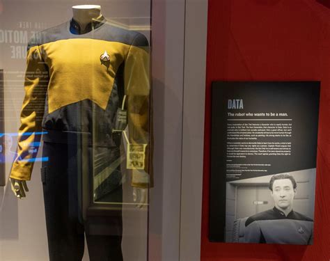 Star Trek: Why there were two types of uniforms during Generations